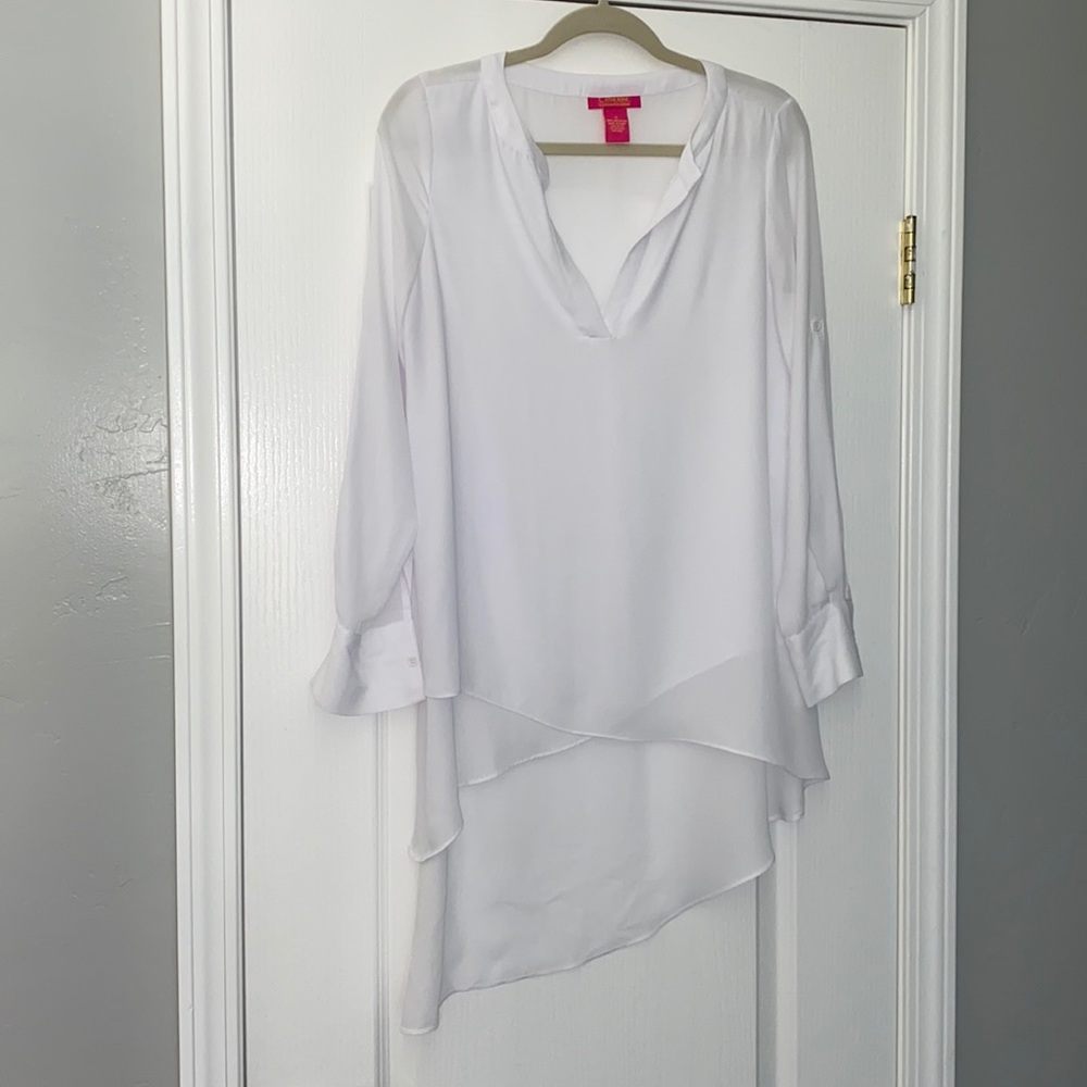 White long sleeve high low blouse.